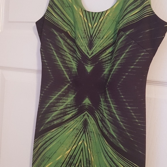 💚 Fabulous green Muse dress - Picture 2 of 8